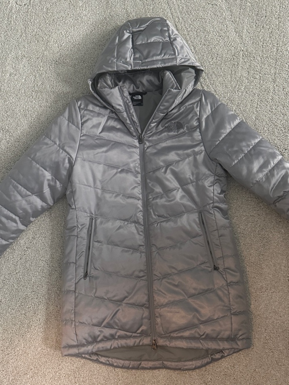The North Face Light Gray Quilted Hooded Puffer Jacket (Women’s M)